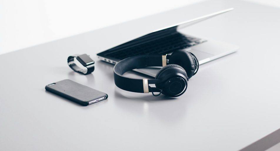 christopher-gower-_aXa21cf7rY-unsplash